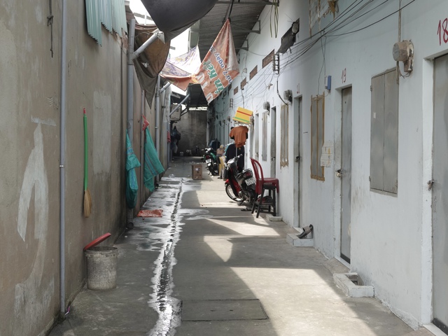 Đôi vợ chồng tử vong khi đưa con đi khám bệnh: Xót xa cảnh đám tang không kèn trống, phải tổ chức nhờ bên nhà người thân, 2 con thất thần bên linh cữu- Ảnh 4.