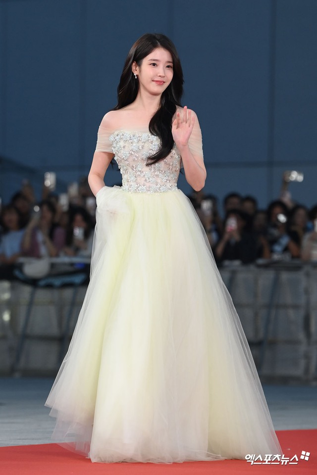 Siêu thảm đỏ Rồng Xanh 2025: Yoona ngã 1 cú "tuyệt đối điện ảnh", Hyeri hở bạo so đọ IU, Lee Kwang Soo bất ngờ hóa nam thần không thua Park Bo Gum- Ảnh 9.