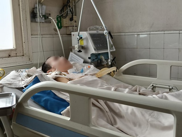 Chàng trai 26 tuổi liệt tứ chi, thở máy suốt 2 năm vì di chứng viêm não Nhật Bản- Ảnh 1.