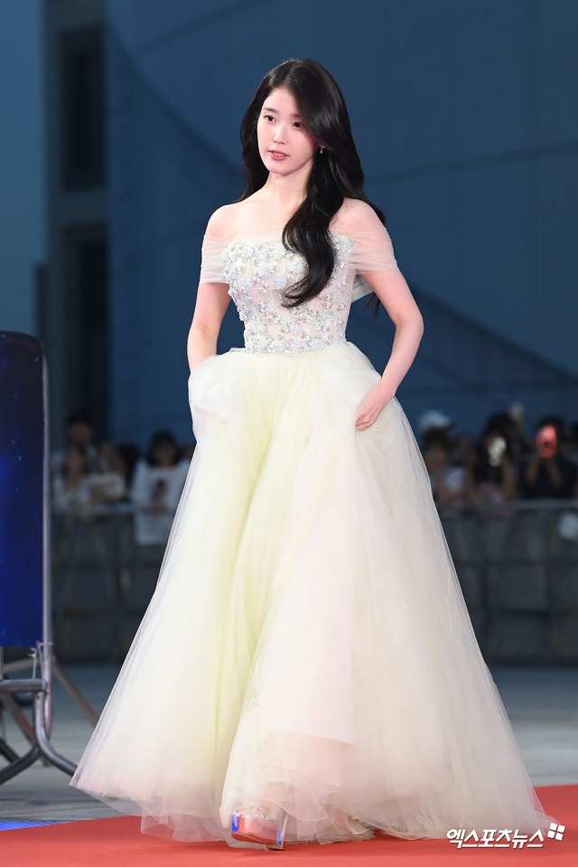 Siêu thảm đỏ Rồng Xanh 2025: Yoona ngã 1 cú "tuyệt đối điện ảnh", Hyeri hở bạo so đọ IU, Lee Kwang Soo bất ngờ hóa nam thần không thua Park Bo Gum- Ảnh 10.