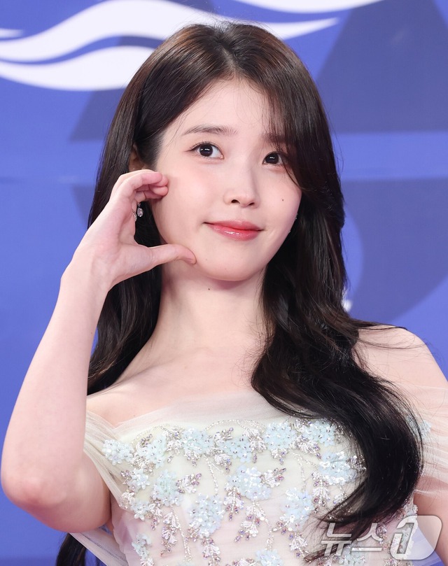 Siêu thảm đỏ Rồng Xanh 2025: Yoona ngã 1 cú "tuyệt đối điện ảnh", Hyeri hở bạo so đọ IU, Lee Kwang Soo bất ngờ hóa nam thần không thua Park Bo Gum- Ảnh 12.