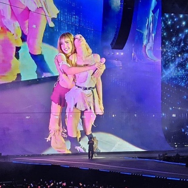Màn vụng trộm tại concert Coldplay biến thành trò đùa thế kỷ, đến BLACKPINK - BTS cũng không ngại mỉa mai- Ảnh 6.