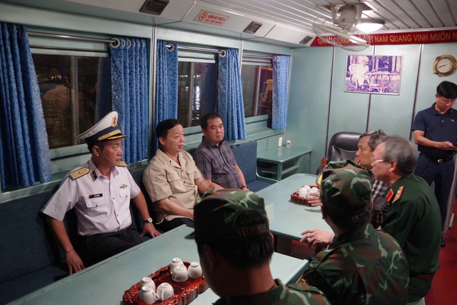 Vụ lật tàu ở Quảng Ninh: Vớt được 34 thi thể; triển khai đặc công nước tìm kiếm- Ảnh 5.