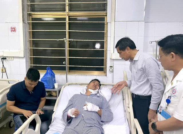Người đàn ông liều mình cứu mẹ và nhiều người giữa vụ lật tàu Hạ Long nhưng đau lòng khi không thể cứu được người yêu- Ảnh 2.