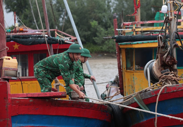 Trực tiếp: Bão số 3 đổ bộ đất liền Hưng Yên - Ninh Bình; CSGT Hà Nội khuyến cáo người dân hạn chế ra đường- Ảnh 14.