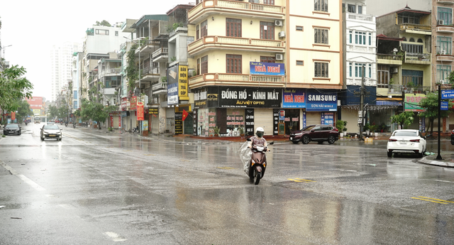 Trực tiếp: Bão số 3 đổ bộ đất liền Hưng Yên - Ninh Bình; CSGT Hà Nội khuyến cáo người dân hạn chế ra đường- Ảnh 33.