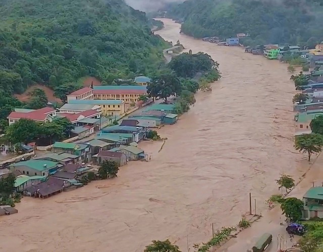 Những hình ảnh kinh hoàng trong trận lũ lịch sử ở miền Tây Nghệ An- Ảnh 1.