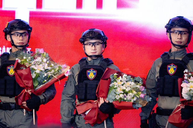 Hình ảnh chưa từng thấy của rapper Binz khiến cả cõi mạng xôn xao- Ảnh 6. Hình ảnh chưa từng thấy của rapper Binz khiến cả cõi mạng xôn xao- Ảnh 6.