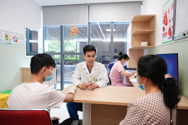 Tràn lan thông tin "trẻ mầm non tập viết sớm hại cho sự phát triển xương": Bác sĩ đính chính- Ảnh 3.