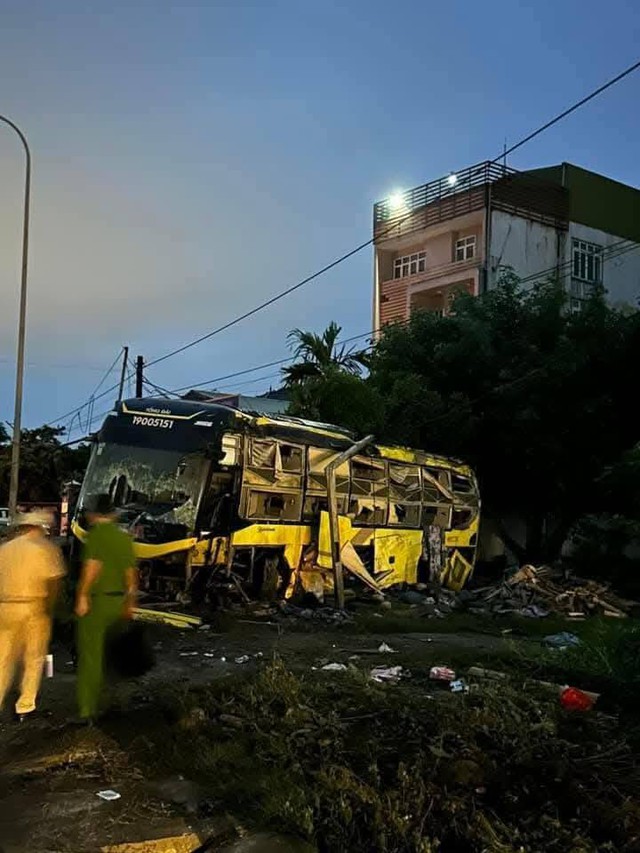 Cận cảnh hiện trường thương tâm vụ tai nạn khiến 9 hành khách tử vong tại Hà Tĩnh- Ảnh 3.