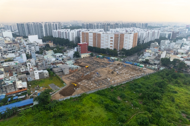 Toàn cảnh ngôi trường tiểu học đang được xây dựng trên nền nghĩa trang lớn nhất TP.HCM- Ảnh 1.