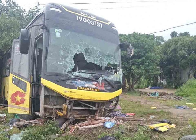Cận cảnh hiện trường thương tâm vụ tai nạn khiến 9 hành khách tử vong tại Hà Tĩnh- Ảnh 6.