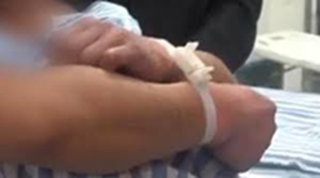 Hoang tưởng, mất ý thức, phải trói tứ chi đưa đi cấp cứu vì mắc "bệnh giun phổi chuột"- Ảnh 1.