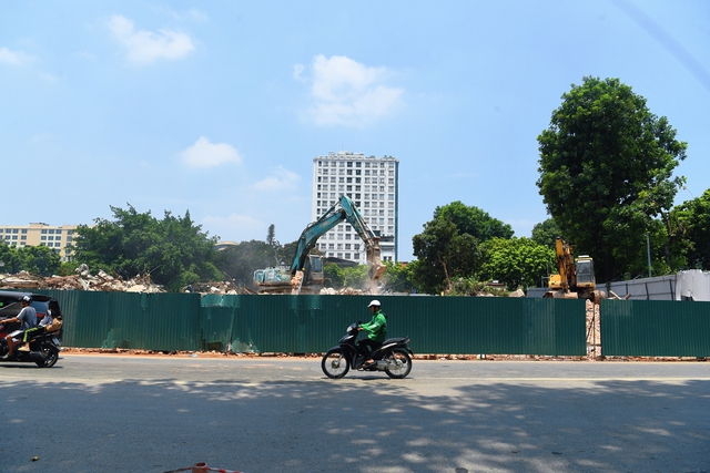 Cận cảnh quá trình phá dỡ nhà số 61 Trần Phú, mở rộng đường Hùng Vương phục vụ lễ diễu binh dịp 2/9- Ảnh 13.