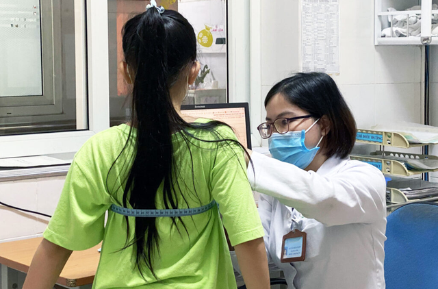 Bé gái 9 tuổi vòng ngực đã 95cm vì dậy thì sớm- Ảnh 1. Bé gái 9 tuổi vòng ngực đã 95cm vì dậy thì sớm- Ảnh 1.