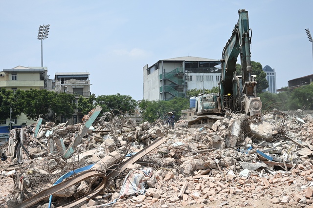 Cận cảnh quá trình phá dỡ nhà số 61 Trần Phú, mở rộng đường Hùng Vương phục vụ lễ diễu binh dịp 2/9- Ảnh 5.