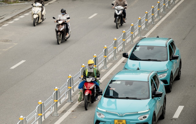 Hà Nội: Cảnh tượng “khó hiểu” trên đường Võ Chí Công sau 3 ngày triển khai phân làn cứng- Ảnh 10.