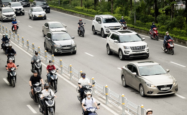 Hà Nội: Cảnh tượng “khó hiểu” trên đường Võ Chí Công sau 3 ngày triển khai phân làn cứng- Ảnh 11.