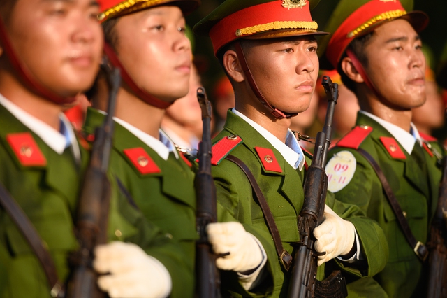 Hợp luyện diễu binh mừng 80 năm Quốc khánh tại ĐHQG Hà Nội: Người dân háo hức đến xem từ sáng sớm- Ảnh 12.