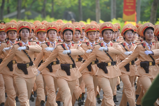 Hợp luyện diễu binh mừng 80 năm Quốc khánh tại ĐHQG Hà Nội: Người dân háo hức đến xem từ sáng sớm- Ảnh 18.