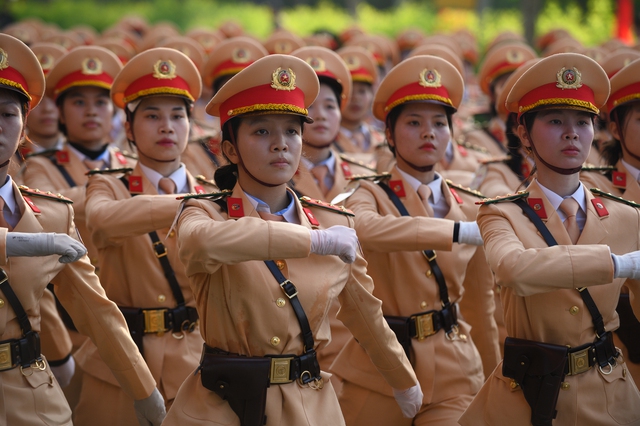 Hợp luyện diễu binh mừng 80 năm Quốc khánh tại ĐHQG Hà Nội: Người dân háo hức đến xem từ sáng sớm- Ảnh 20.