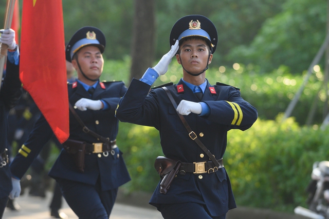 Hợp luyện diễu binh mừng 80 năm Quốc khánh tại ĐHQG Hà Nội: Người dân háo hức đến xem từ sáng sớm- Ảnh 22.