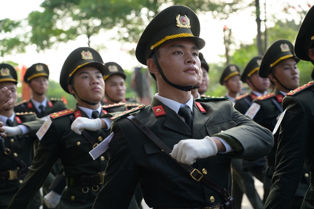 Hợp luyện diễu binh mừng 80 năm Quốc khánh tại ĐHQG Hà Nội: Người dân háo hức đến xem từ sáng sớm- Ảnh 25.