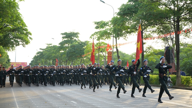 Hợp luyện diễu binh mừng 80 năm Quốc khánh tại ĐHQG Hà Nội: Người dân háo hức đến xem từ sáng sớm- Ảnh 27.