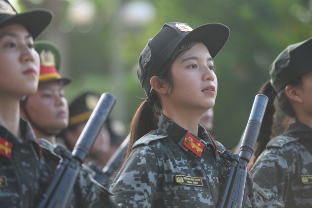 Hợp luyện diễu binh mừng 80 năm Quốc khánh tại ĐHQG Hà Nội: Người dân háo hức đến xem từ sáng sớm- Ảnh 28.