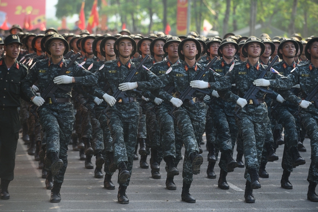 Hợp luyện diễu binh mừng 80 năm Quốc khánh tại ĐHQG Hà Nội: Người dân háo hức đến xem từ sáng sớm- Ảnh 30.