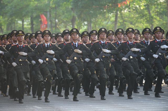 Hợp luyện diễu binh mừng 80 năm Quốc khánh tại ĐHQG Hà Nội: Người dân háo hức đến xem từ sáng sớm- Ảnh 31.