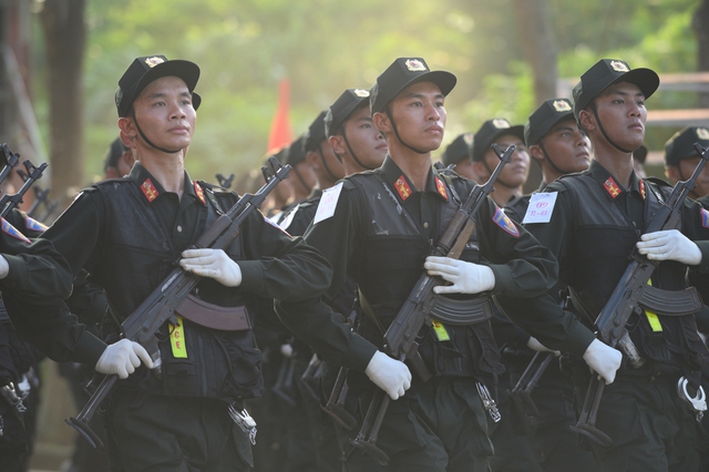 Hợp luyện diễu binh mừng 80 năm Quốc khánh tại ĐHQG Hà Nội: Người dân háo hức đến xem từ sáng sớm- Ảnh 32.