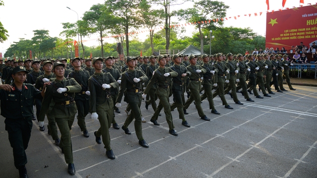 Hợp luyện diễu binh mừng 80 năm Quốc khánh tại ĐHQG Hà Nội: Người dân háo hức đến xem từ sáng sớm- Ảnh 34.