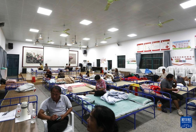 Cận cảnh bão Cỏ May quần thảo Trung Quốc: Nước dâng cao "nuốt chửng" Bến Thượng Hải, 280.000 người sơ tán- Ảnh 3.