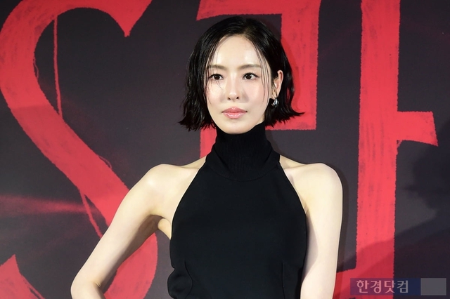 "Chiến thần visual" đi họp báo phim mới mà ngỡ tổng tài giá đáo: Lên đồ sang xịn mịn đúng chuẩn thần thái minh tinh- Ảnh 4. "Chiến thần visual" đi họp báo phim mới mà ngỡ tổng tài giá đáo: Lên đồ sang xịn mịn đúng chuẩn thần thái minh tinh- Ảnh 4.