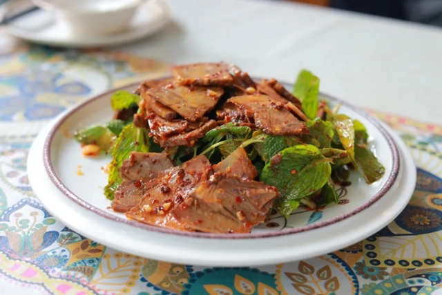 Loại rau giàu canxi gấp đôi sữa, mát lạnh tức thì khi ăn, hè này không ăn là uổng phí, chợ Việt rất sẵn lại rẻ- Ảnh 1.