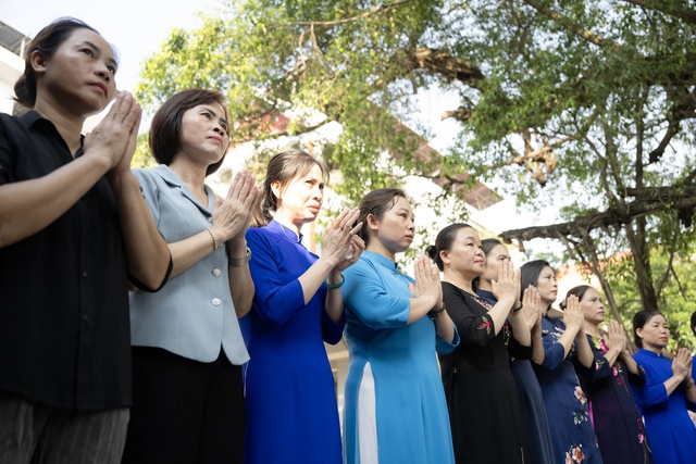 Người dân tìm về thôn Lại Đà, xúc động thắp hương tưởng nhớ cố Tổng Bí thư Nguyễn Phú Trọng- Ảnh 2. Người dân tìm về thôn Lại Đà, xúc động thắp hương tưởng nhớ cố Tổng Bí thư Nguyễn Phú Trọng- Ảnh 2.