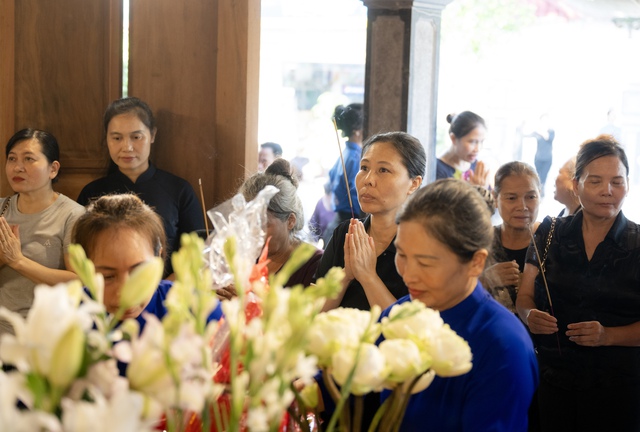Người dân tìm về thôn Lại Đà, xúc động thắp hương tưởng nhớ cố Tổng Bí thư Nguyễn Phú Trọng- Ảnh 10. Người dân tìm về thôn Lại Đà, xúc động thắp hương tưởng nhớ cố Tổng Bí thư Nguyễn Phú Trọng- Ảnh 10.