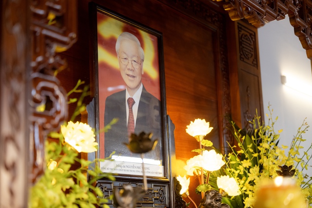 Người dân tìm về thôn Lại Đà, xúc động thắp hương tưởng nhớ cố Tổng Bí thư Nguyễn Phú Trọng- Ảnh 12. Người dân tìm về thôn Lại Đà, xúc động thắp hương tưởng nhớ cố Tổng Bí thư Nguyễn Phú Trọng- Ảnh 12.