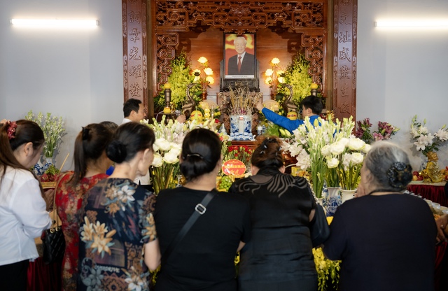 Người dân tìm về thôn Lại Đà, xúc động thắp hương tưởng nhớ cố Tổng Bí thư Nguyễn Phú Trọng- Ảnh 6. Người dân tìm về thôn Lại Đà, xúc động thắp hương tưởng nhớ cố Tổng Bí thư Nguyễn Phú Trọng- Ảnh 6.