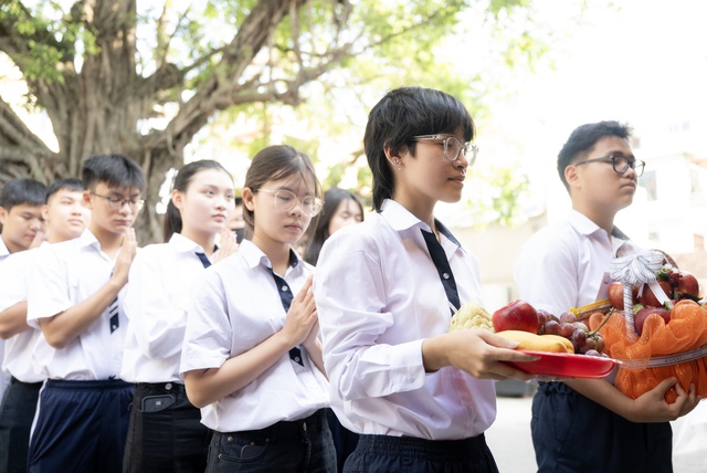 Người dân tìm về thôn Lại Đà, xúc động thắp hương tưởng nhớ cố Tổng Bí thư Nguyễn Phú Trọng- Ảnh 17. Người dân tìm về thôn Lại Đà, xúc động thắp hương tưởng nhớ cố Tổng Bí thư Nguyễn Phú Trọng- Ảnh 17.