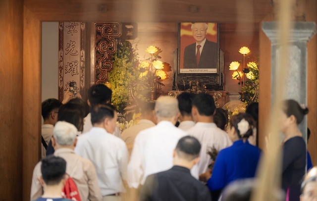 Người dân tìm về thôn Lại Đà, xúc động thắp hương tưởng nhớ cố Tổng Bí thư Nguyễn Phú Trọng- Ảnh 7. Người dân tìm về thôn Lại Đà, xúc động thắp hương tưởng nhớ cố Tổng Bí thư Nguyễn Phú Trọng- Ảnh 7.