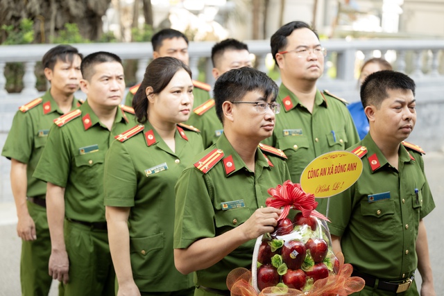 Người dân tìm về thôn Lại Đà, xúc động thắp hương tưởng nhớ cố Tổng Bí thư Nguyễn Phú Trọng- Ảnh 8. Người dân tìm về thôn Lại Đà, xúc động thắp hương tưởng nhớ cố Tổng Bí thư Nguyễn Phú Trọng- Ảnh 8.