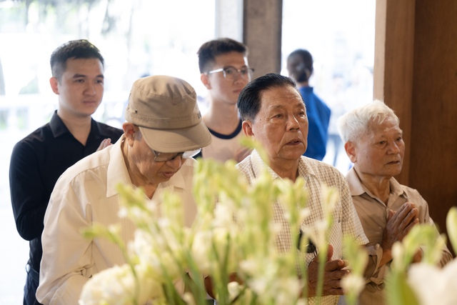Người dân tìm về thôn Lại Đà, xúc động thắp hương tưởng nhớ cố Tổng Bí thư Nguyễn Phú Trọng- Ảnh 11. Người dân tìm về thôn Lại Đà, xúc động thắp hương tưởng nhớ cố Tổng Bí thư Nguyễn Phú Trọng- Ảnh 11.