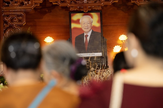 Người dân tìm về thôn Lại Đà, xúc động thắp hương tưởng nhớ cố Tổng Bí thư Nguyễn Phú Trọng- Ảnh 5. Người dân tìm về thôn Lại Đà, xúc động thắp hương tưởng nhớ cố Tổng Bí thư Nguyễn Phú Trọng- Ảnh 5.