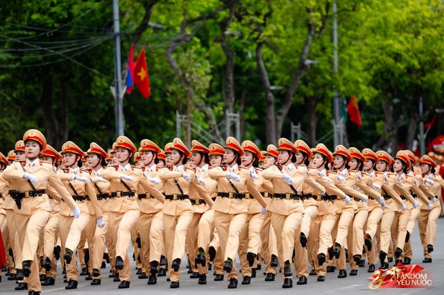 Tuyệt đối mãn nhãn trước những màn trình diễn của Công an Hà Nội, phố đi bộ bùng nổ tiếng reo hò- Ảnh 20.