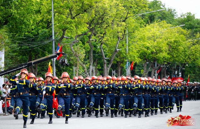 Tuyệt đối mãn nhãn trước những màn trình diễn của Công an Hà Nội, phố đi bộ bùng nổ tiếng reo hò- Ảnh 26.