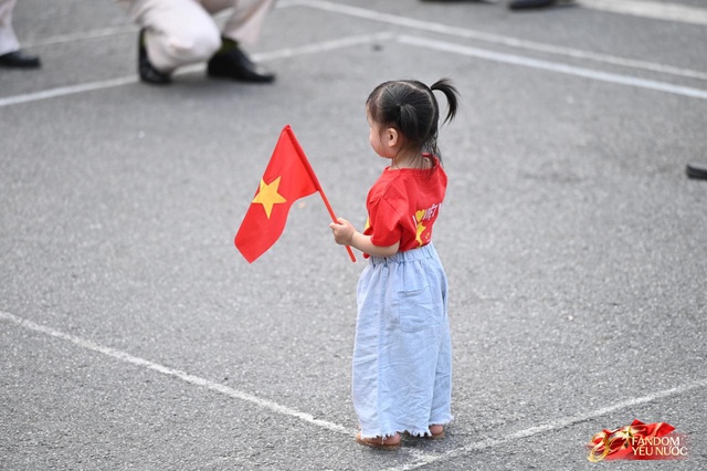 Tuyệt đối mãn nhãn trước những màn trình diễn của Công an Hà Nội, phố đi bộ bùng nổ tiếng reo hò- Ảnh 3.