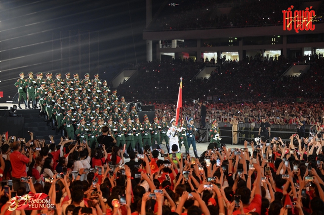 Noo Phước Thịnh - Tóc Tiên chiêu đãi Concert Quốc Gia "tiệc visual" đã mắt, đẳng cấp sao hạng A hát live miễn chê!- Ảnh 9.