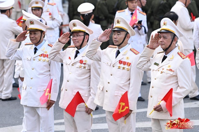 Tuyệt đối mãn nhãn trước những màn trình diễn của Công an Hà Nội, phố đi bộ bùng nổ tiếng reo hò- Ảnh 5.